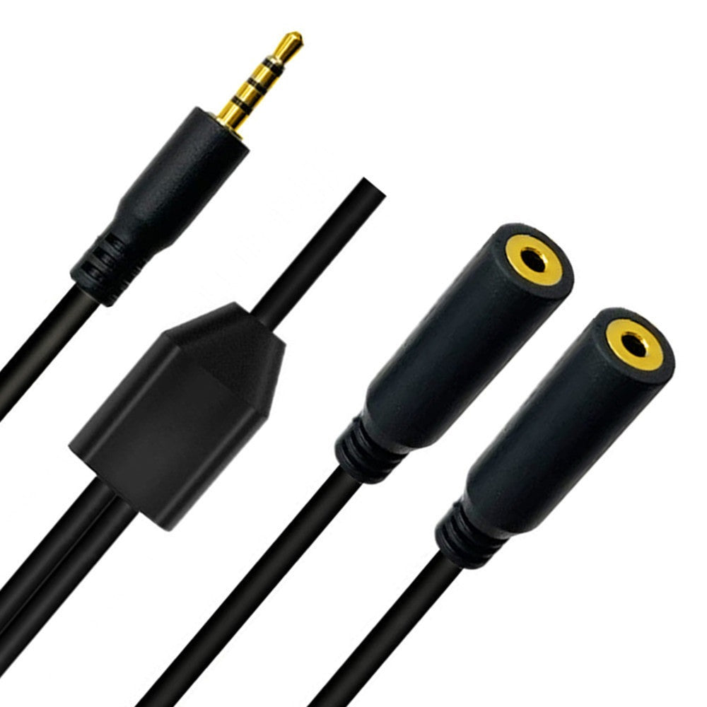 close up of 2.5mm TRRS splitter cable connectors gold plated