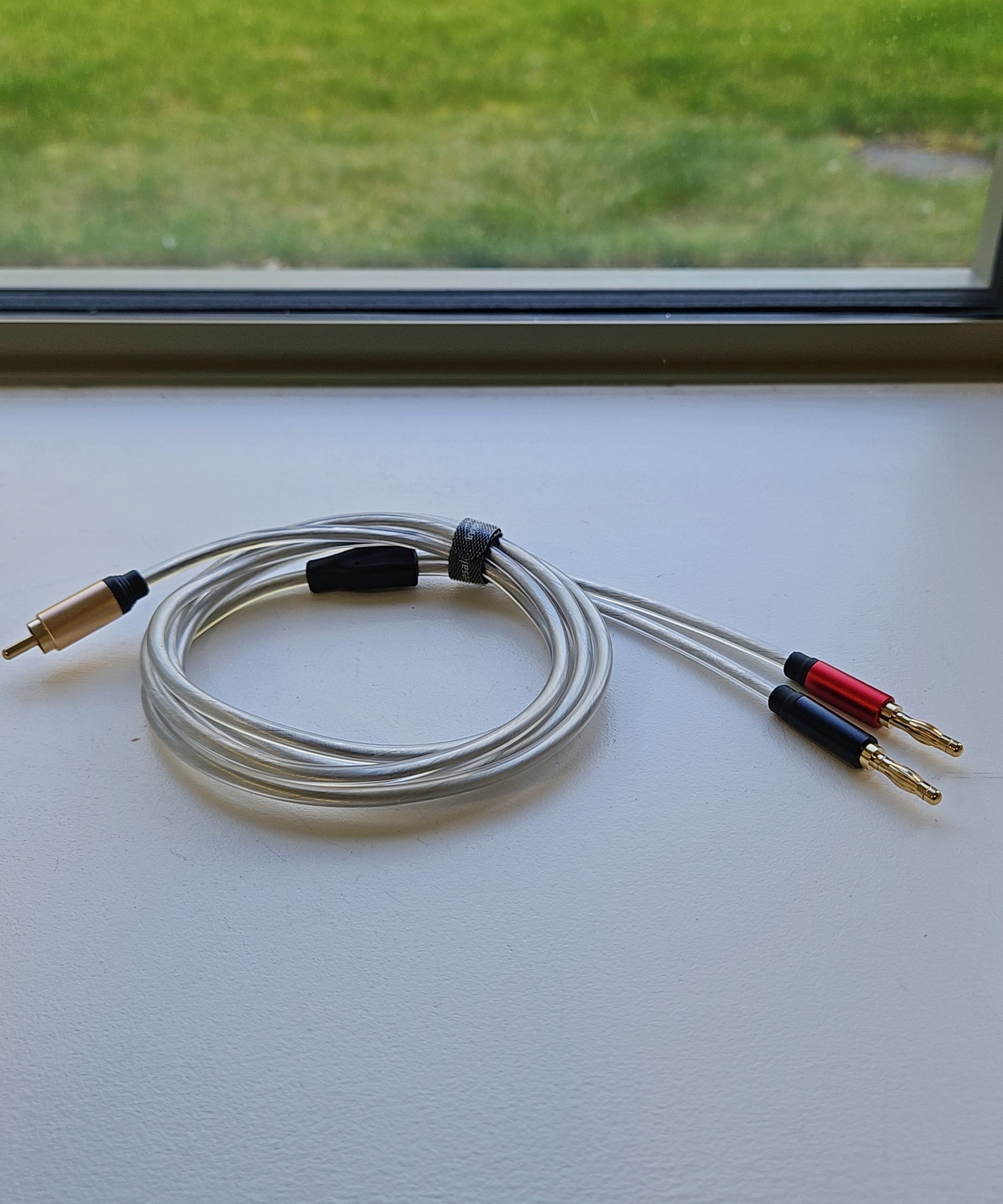 RCA male to dual banana plug speaker cable used in home audio and Hi Fi speaker systems