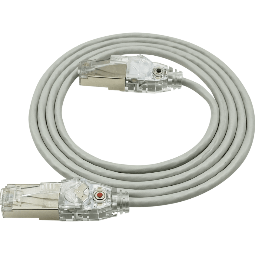 Data-centre patch cable with self-tracing LED ends for quick cable identification