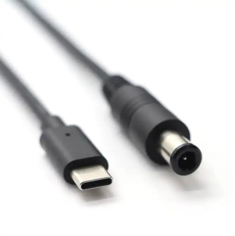 USB C and DC 7.0 x 1.0mm connector ends of PD trigger charging cable