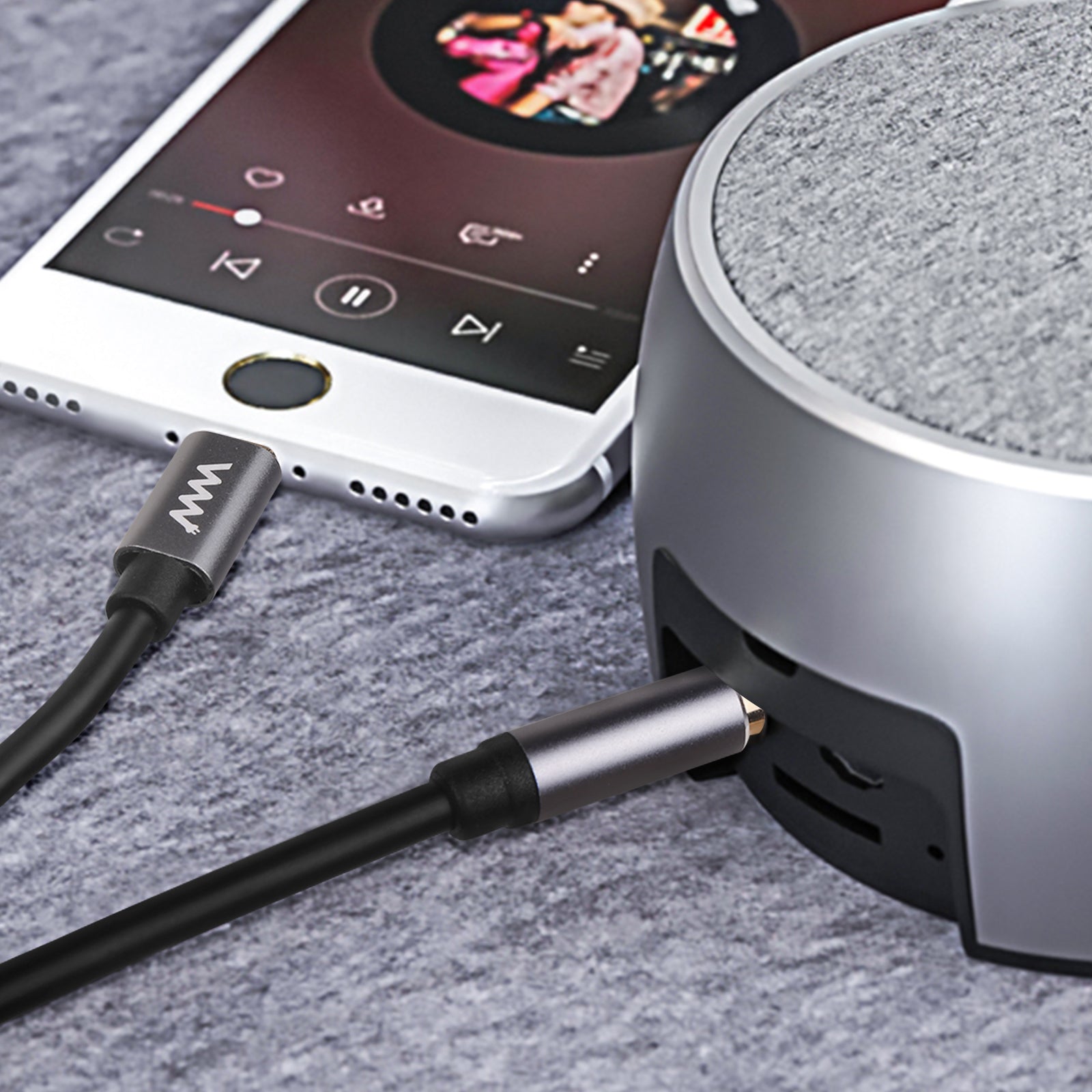 Black USB-C to 3.5mm stereo aux cable 1 metre for headphone