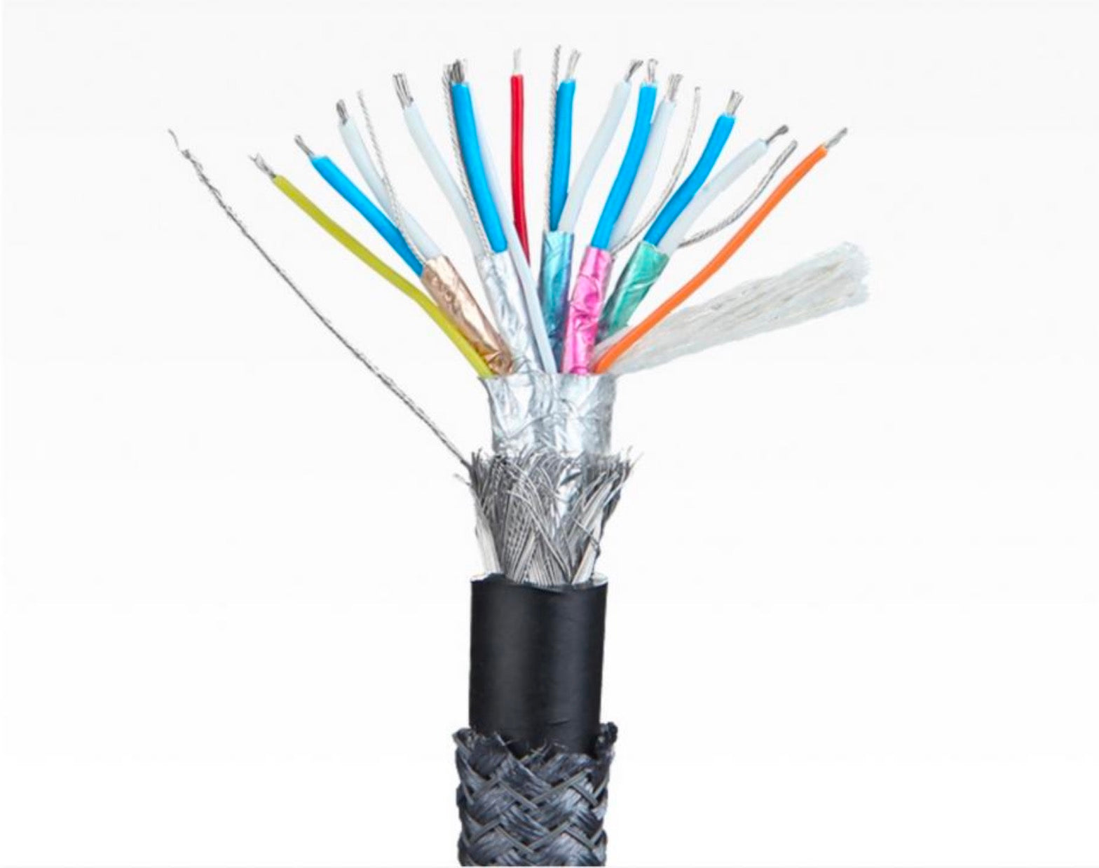 Braided HDMI 2.1 cable for TVs and gaming 1