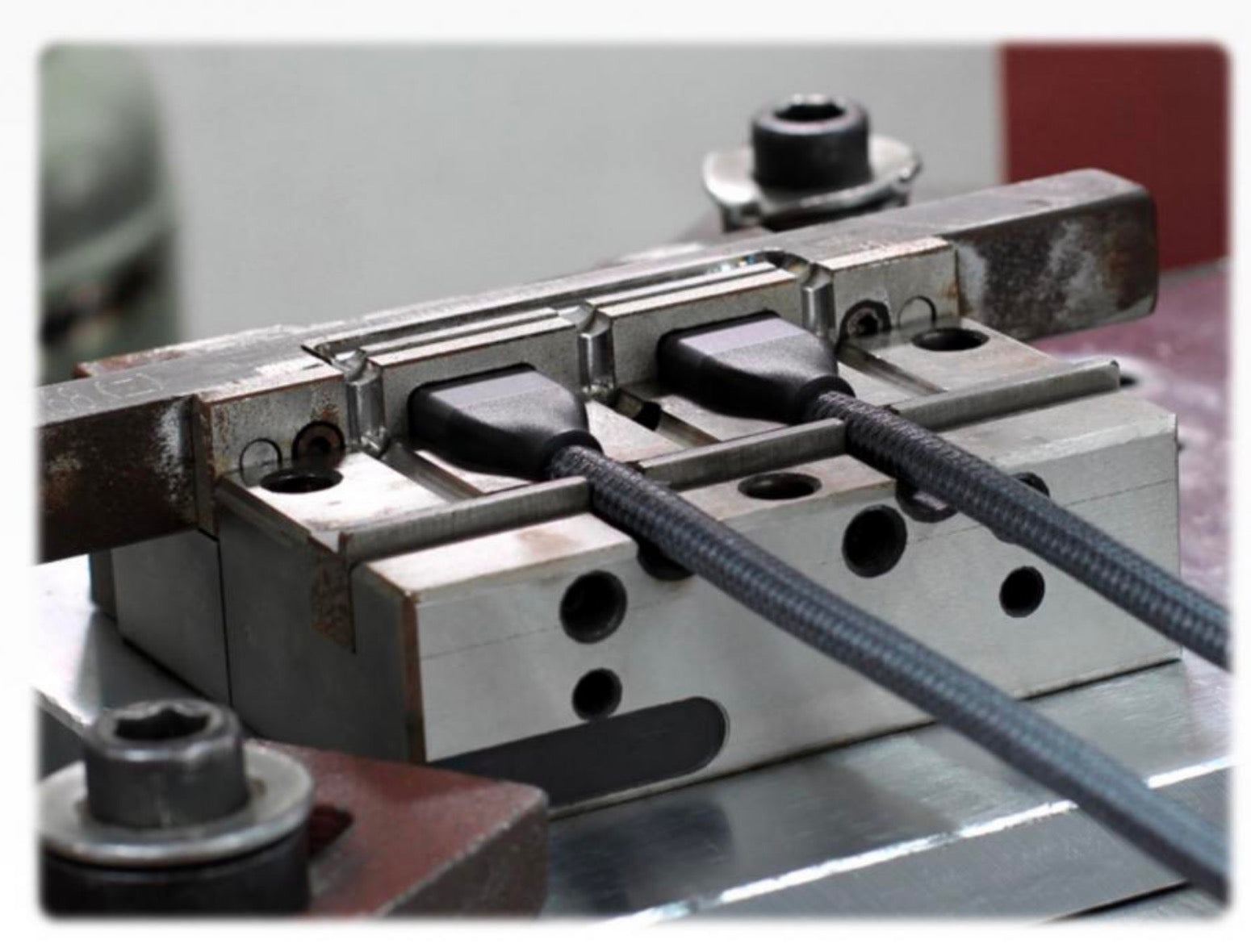 HDMI 2.1 certified 8K braided HDMI cable3